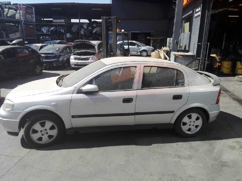opel astra g berlina del año 2000