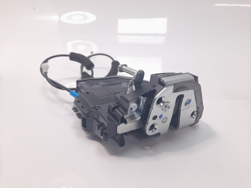 Recambio de cerradura puerta trasera izquierda para toyota corolla (e21) hybrid style referencia OEM IAM 6906002580  