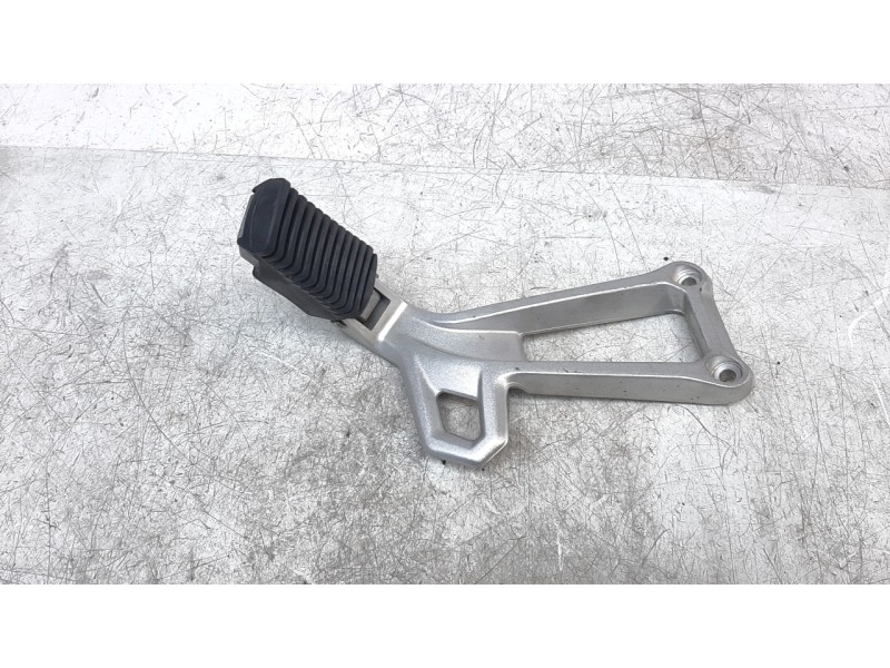 Recambio de estribo para bmw f 850 gs f 850 adventure referencia OEM IAM 46718564827  