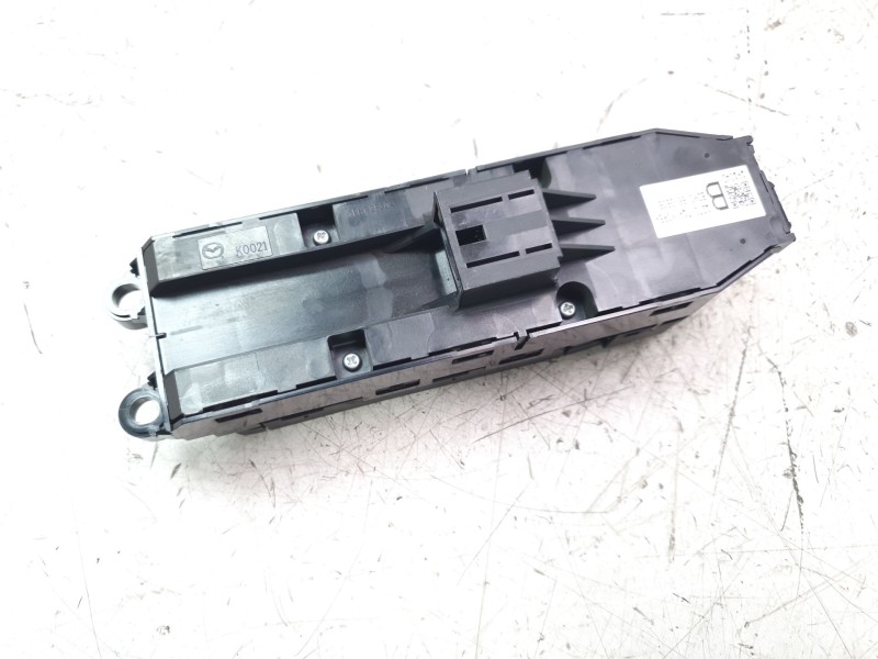 Recambio de mando elevalunas delantero izquierdo para mazda 3 berlina (bp) referencia OEM IAM BDMC66350B  