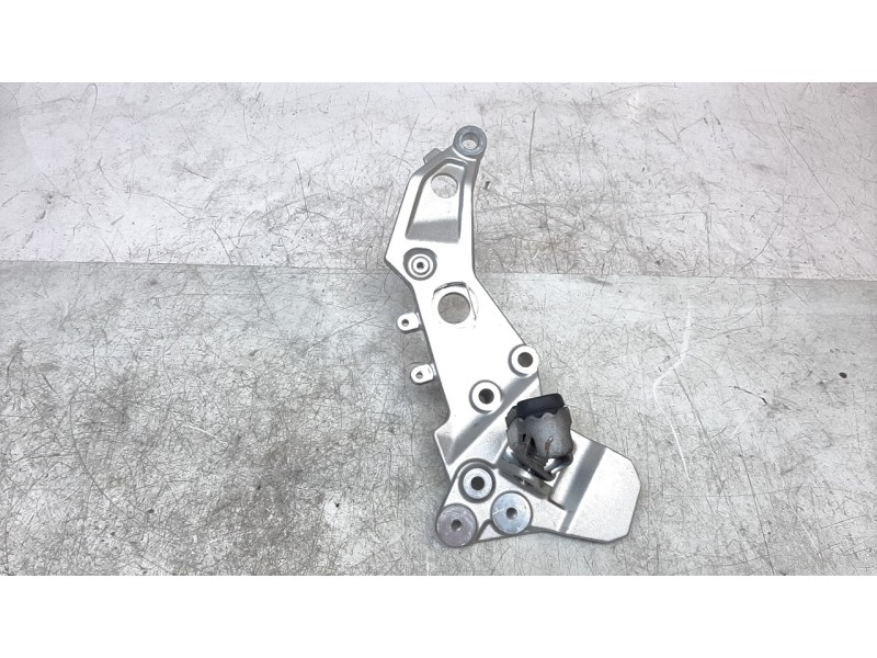 Recambio de estribo para bmw f 850 gs f 850 adventure referencia OEM IAM 46718393176  