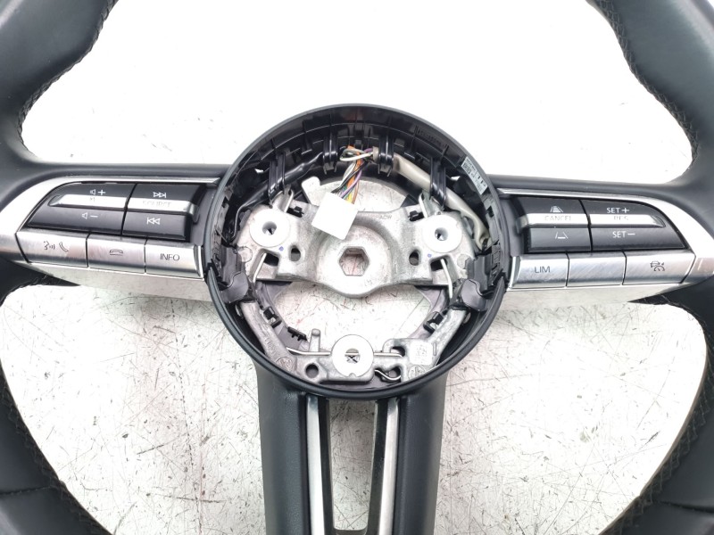 Recambio de volante para mazda 3 berlina (bp) referencia OEM IAM BCKA32982  