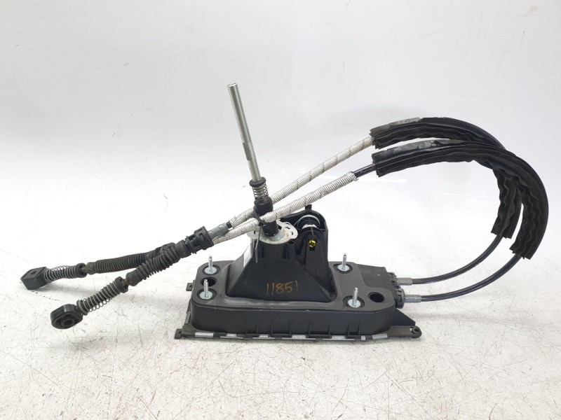 Recambio de palanca cambio para volkswagen polo referencia OEM IAM 2Q0711049J  