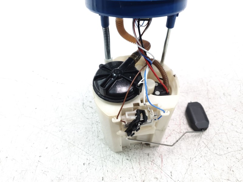Recambio de bomba combustible para volkswagen polo referencia OEM IAM 2Q0919051F  