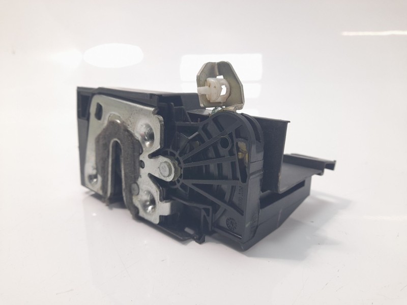 Recambio de cerradura puerta delantera derecha para dacia sandero iii expression referencia OEM IAM 805028269R  