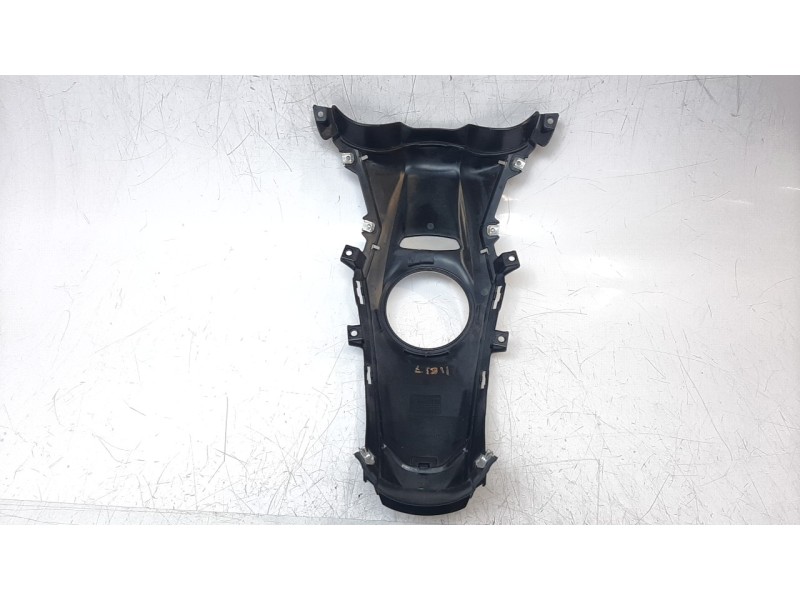 Recambio de moldura para bmw r 1200 r r 1200 r referencia OEM IAM 46638544349  