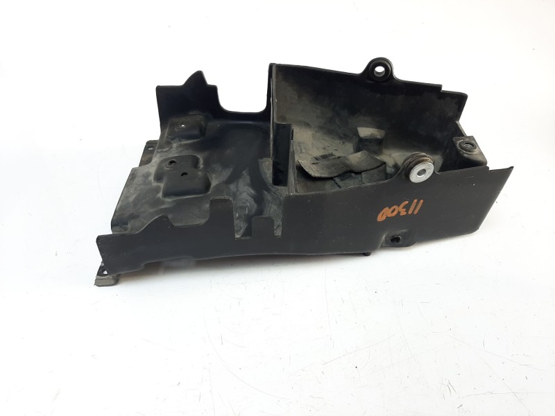 Recambio de moldura para aprilia pegaso 125 / 600 / 650 pegaso 650 referencia OEM IAM AP8149305  