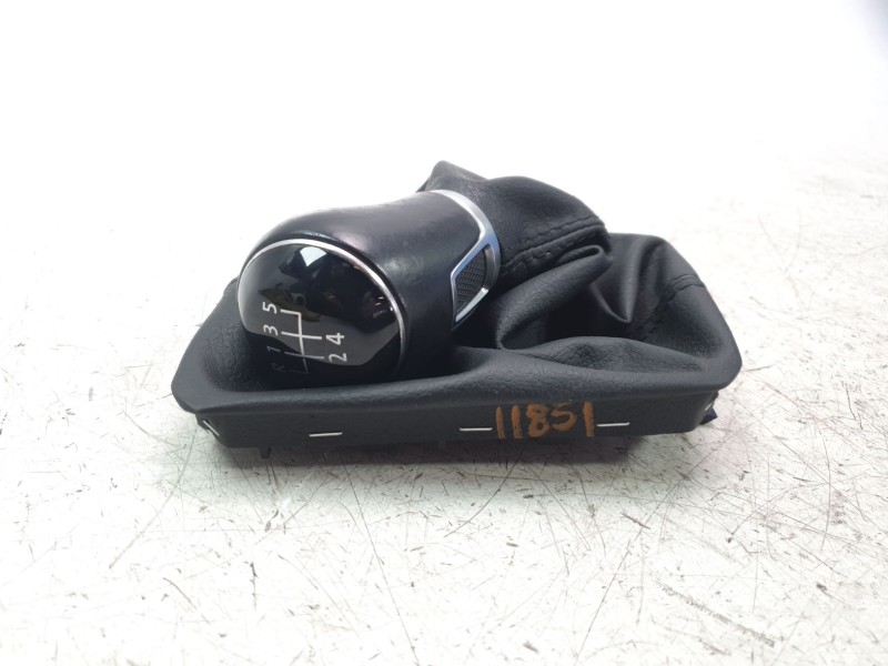 Recambio de pomo palanca cambio para volkswagen polo referencia OEM IAM 2G1711113  
