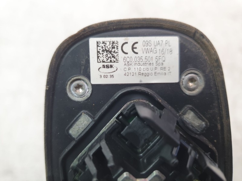 Recambio de antena para volkswagen polo referencia OEM IAM 6C0035501  