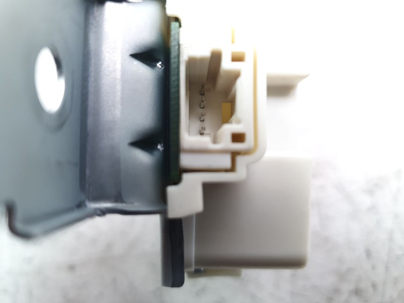 Recambio de modulo electronico para mazda 3 berlina (bp) referencia OEM IAM BCWB675D4A  