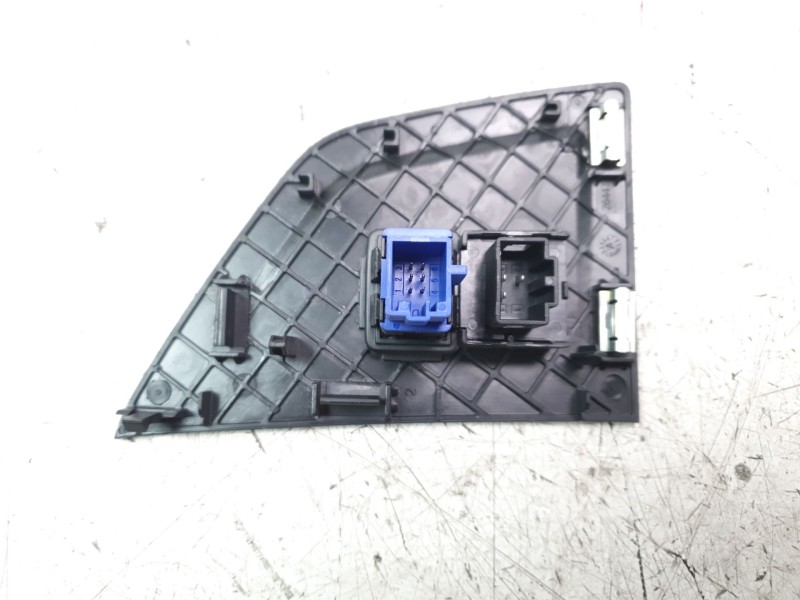 Recambio de warning para volkswagen polo referencia OEM IAM 2G0953509  