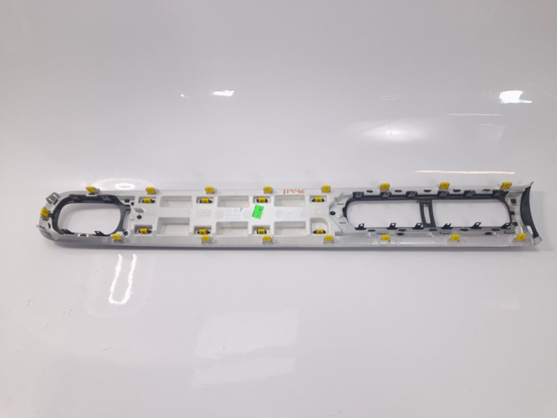 Recambio de moldura para citroën c3 shine referencia OEM IAM 9812401777 9812401777 