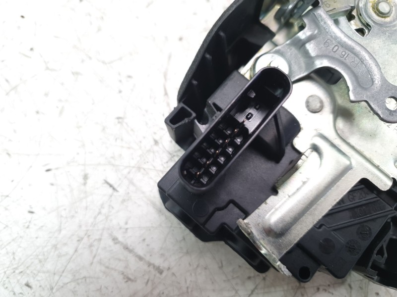 Recambio de cerradura puerta delantera derecha para jaguar f-pace 300 sport awd referencia OEM IAM T2H17431  