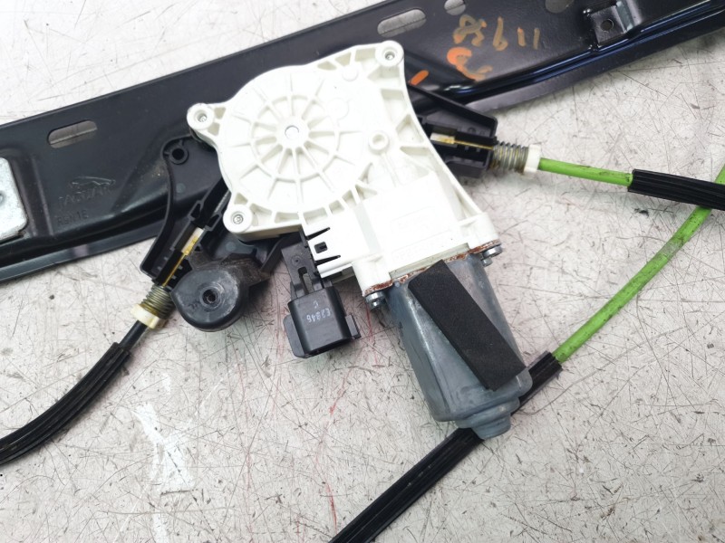 Recambio de elevalunas trasero derecho para jaguar f-pace 300 sport awd referencia OEM IAM HK8327000AB  