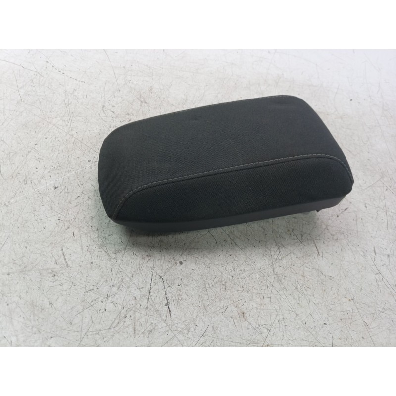 Recambio de apoyabrazos central para toyota auris touring sports (e18) hybrid active business plus referencia OEM IAM 5890502860