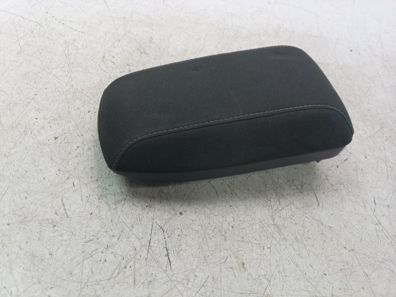 Recambio de apoyabrazos central para toyota auris touring sports (e18) hybrid active business plus referencia OEM IAM 5890502860