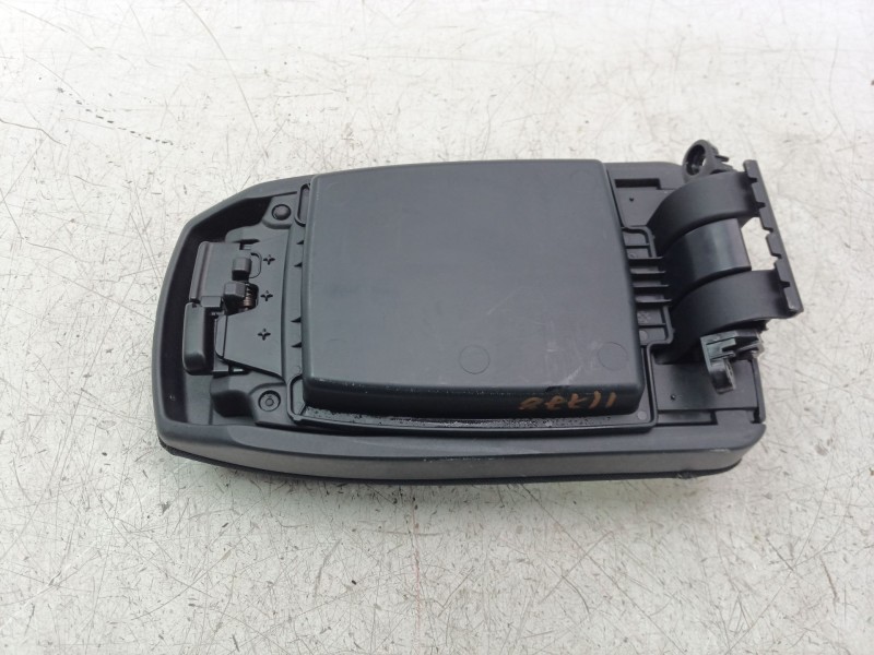 Recambio de apoyabrazos central para toyota auris touring sports (e18) hybrid active business plus referencia OEM IAM 5890502860