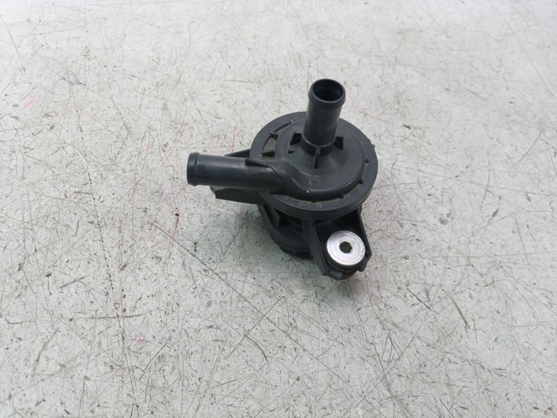 Recambio de bomba agua para toyota auris touring sports (e18) hybrid active business plus referencia OEM IAM G904052010  