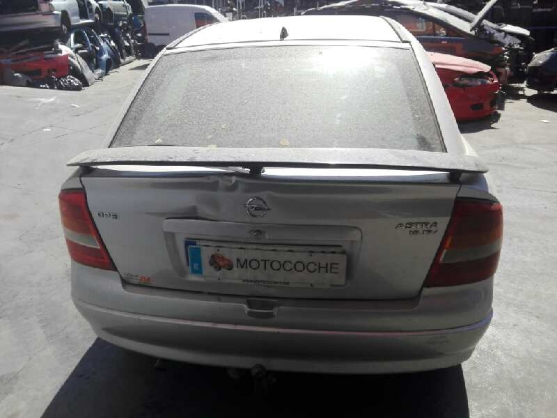 opel astra g berlina del año 2000
