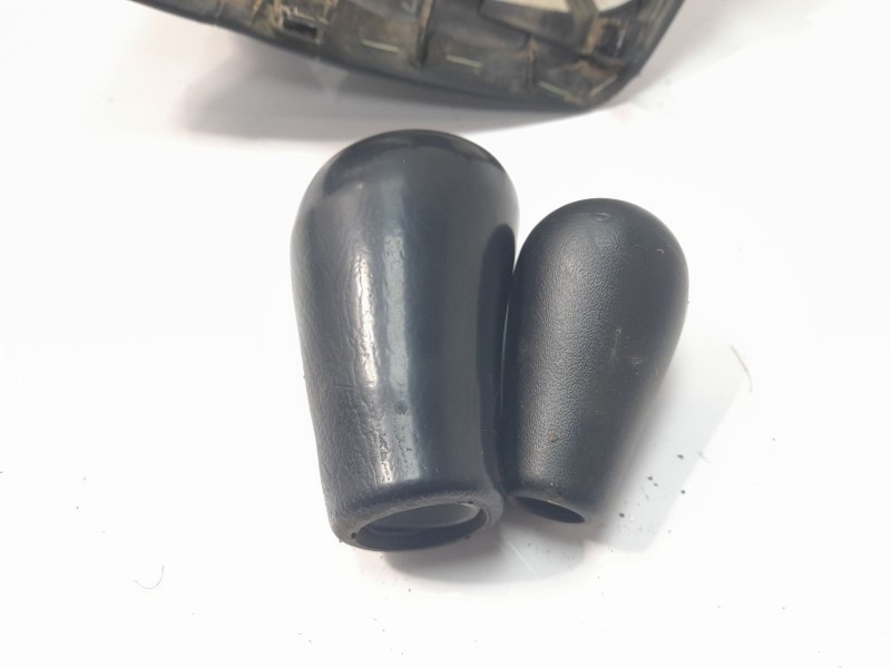 Recambio de pomo palanca cambio para toyota hilux vii pick-up (_n1_, _n2_, _n3_) 2.5 d-4d 4wd (kun25_) referencia OEM IAM 588080