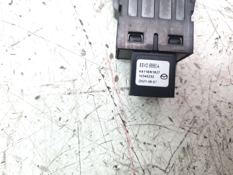 Recambio de interruptor para mazda 3 berlina (bp) referencia OEM IAM BEMD66660A  