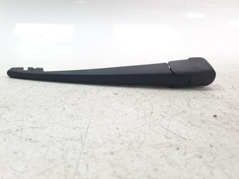 Recambio de brazo limpia trasero para mazda 3 berlina (bp) referencia OEM IAM BCWK67421A  