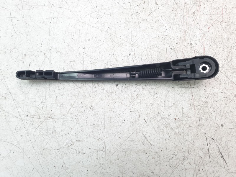 Recambio de brazo limpia trasero para mazda 3 berlina (bp) referencia OEM IAM BCWK67421A  