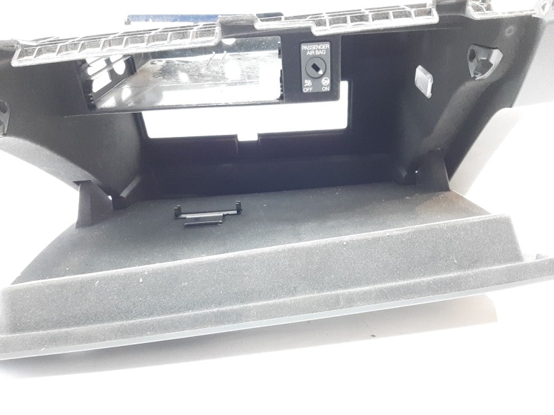Recambio de guantera para audi q3 (f3b) referencia OEM IAM 83B857035B  