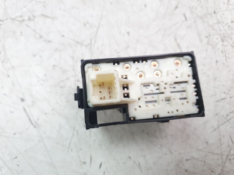 Recambio de mando elevalunas trasero izquierdo para toyota auris touring sports (e18) hybrid active business plus referencia OEM