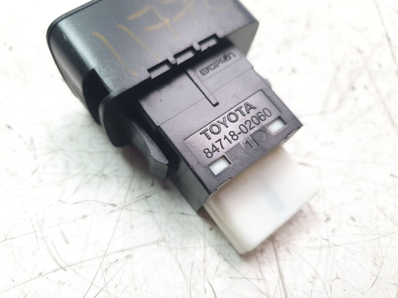 Recambio de interruptor para toyota auris touring sports (e18) hybrid active business plus referencia OEM IAM 8471802060  