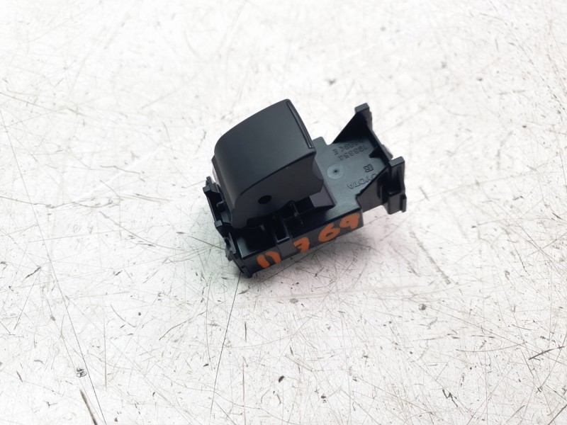 Recambio de mando elevalunas trasero derecho para toyota yaris cross hybrid fwd style referencia OEM IAM 8481002260  