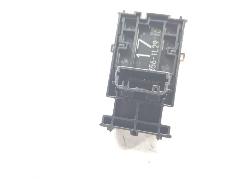 Recambio de mando elevalunas trasero derecho para toyota yaris cross hybrid fwd style referencia OEM IAM 8481002260  
