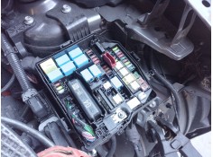 CAJA RELES / FUSIBLES 