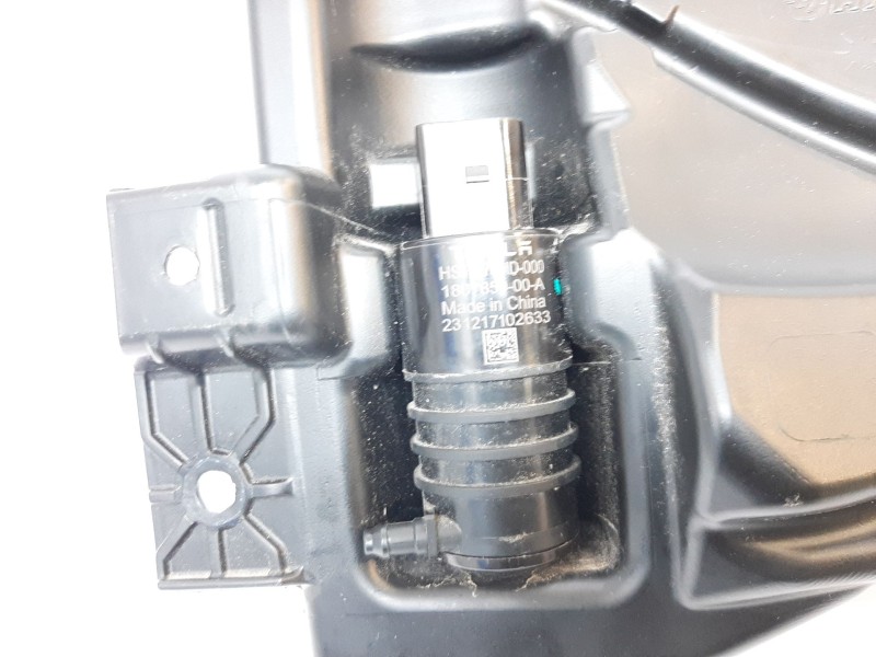 Recambio de deposito limpia para tesla model 3 (5yj3) ev awd referencia OEM IAM 173923300G 173923300G 