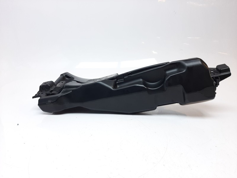 Recambio de deposito limpia para tesla model 3 (5yj3) ev awd referencia OEM IAM 173923300G 173923300G 