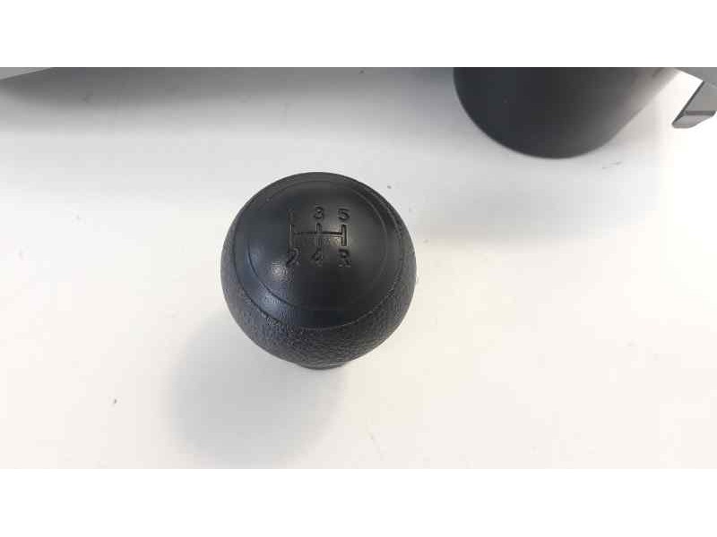 Recambio de pomo palanca cambio para citroen c1 feel edition referencia OEM IAM 588040H020  