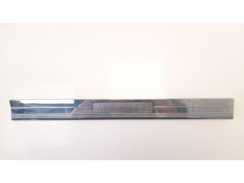 Recambio de moldura para mercedes-benz clase cls (w219) 320 cdi (219.322) referencia OEM IAM A2196800235  