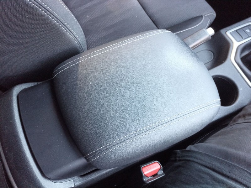 Recambio de apoyabrazos central para kia sportage drive 4x2 referencia OEM IAM   