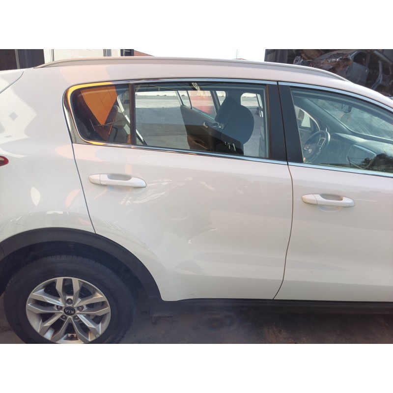 Recambio de puerta trasera derecha para kia sportage drive 4x2 referencia OEM IAM   