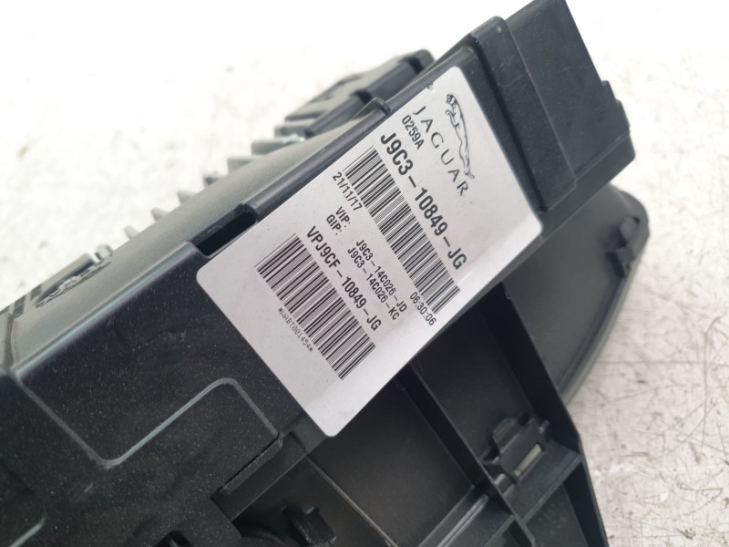 Recambio de cuadro instrumentos para jaguar e-pace 2.0 diesel cat referencia OEM IAM J9C310849JG  