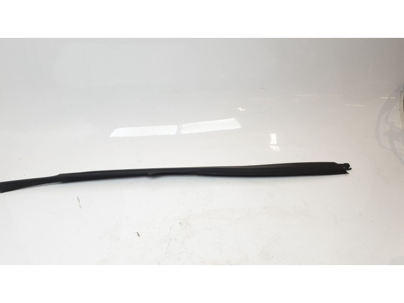 Recambio de moldura para porsche 911 (typ 997) carrera s coupe referencia OEM IAM 99757246501  
