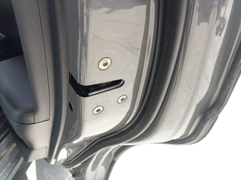 Recambio de cerradura puerta trasera derecha para hyundai kona pure referencia OEM IAM   