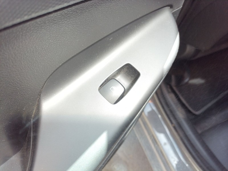 Recambio de mando elevalunas trasero izquierdo para hyundai kona pure referencia OEM IAM   