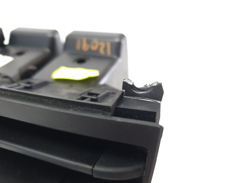 Recambio de aireador central para maserati ghibli iii (m157) 3.0 referencia OEM IAM 670150960  