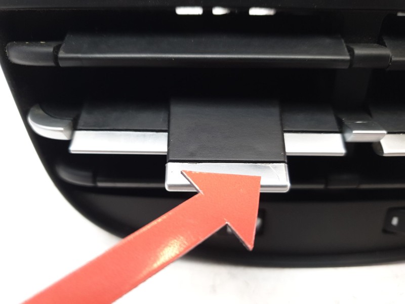 Recambio de aireador central para maserati ghibli iii (m157) 3.0 referencia OEM IAM 670150960  