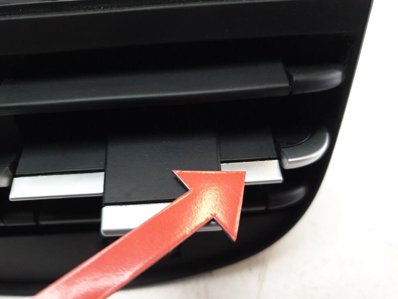 Recambio de aireador central para maserati ghibli iii (m157) 3.0 referencia OEM IAM 670150960  