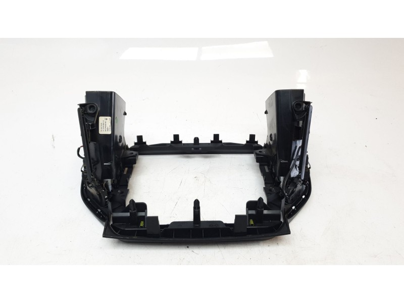 Recambio de aireador central para maserati ghibli iii (m157) 3.0 referencia OEM IAM 670168345  