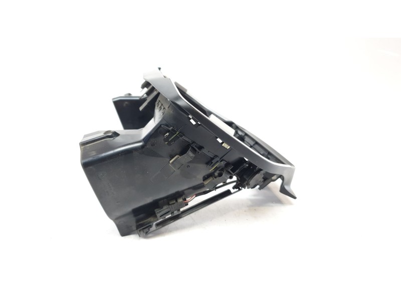 Recambio de aireador central para maserati ghibli iii (m157) 3.0 referencia OEM IAM 670168345  