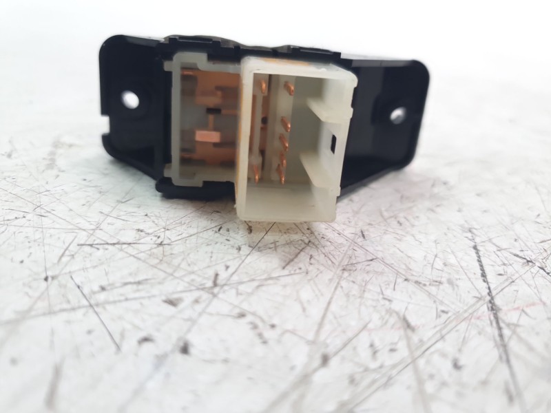 Recambio de mando elevalunas trasero derecho para kia stonic (ybcuv) concept referencia OEM IAM 4D65251000  