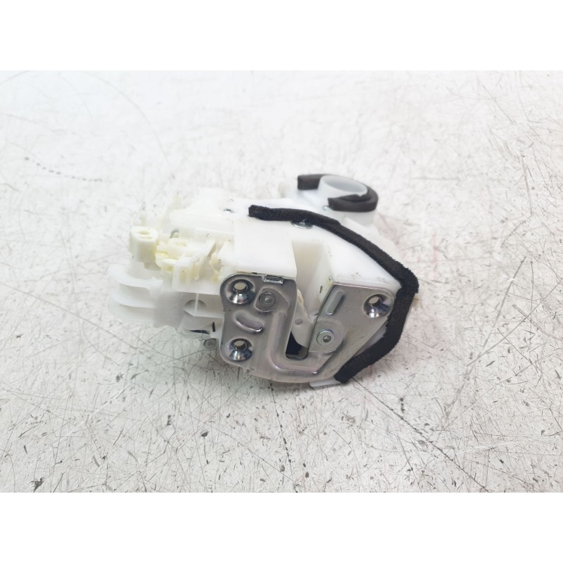 Recambio de cerradura puerta trasera derecha para suzuki vitara 1.5 strong hybrid gle 2wd referencia OEM IAM 8230154P02000  